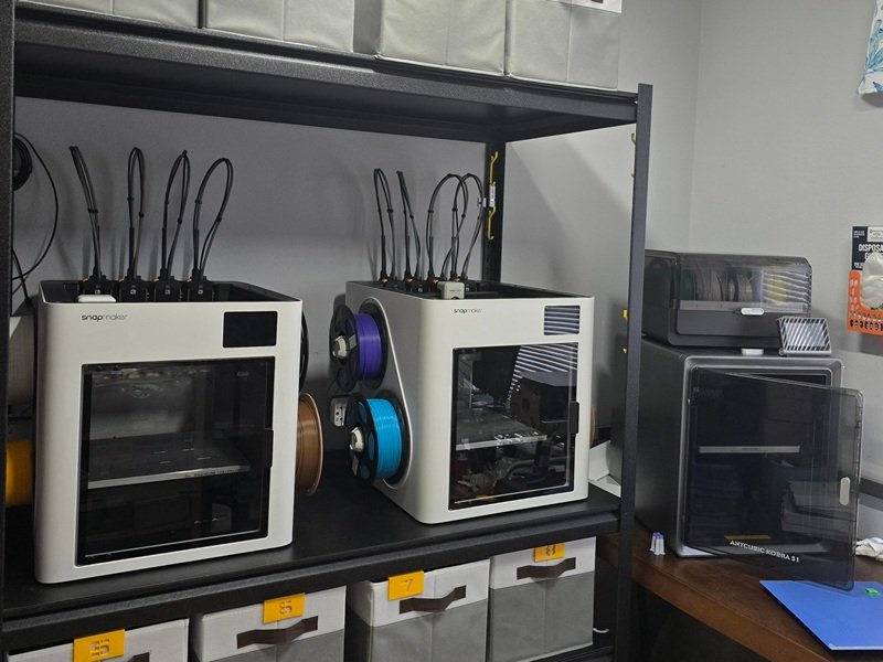 A quick shot of out 2 Snapmaker and 1 Anycubic 3D Printers.